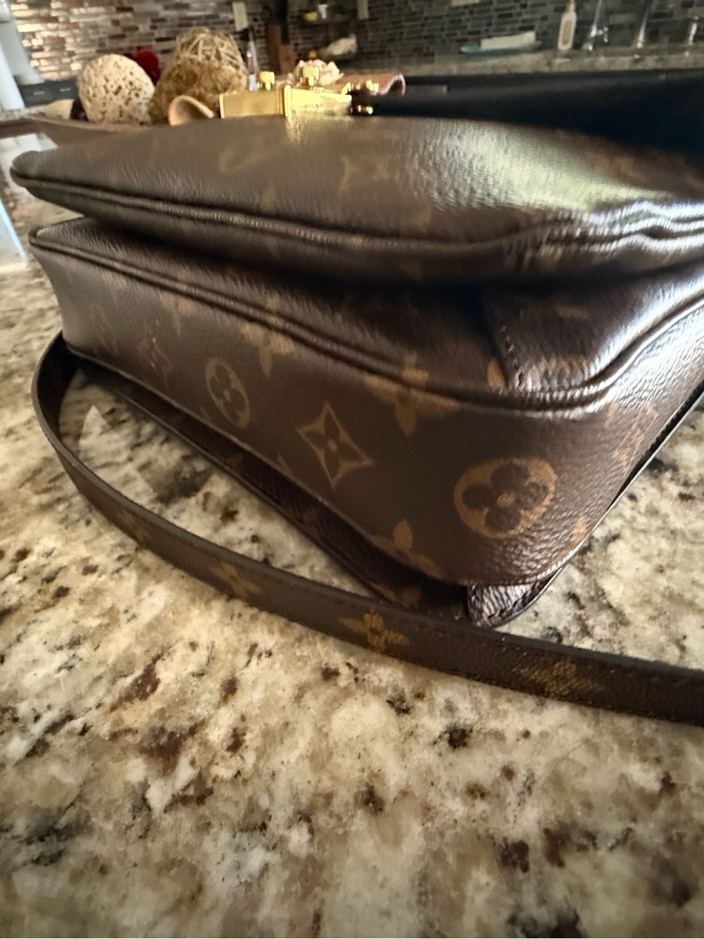 Beautiful Louis Vuitton Monogram Metis Pochette - Picture 5 of 9